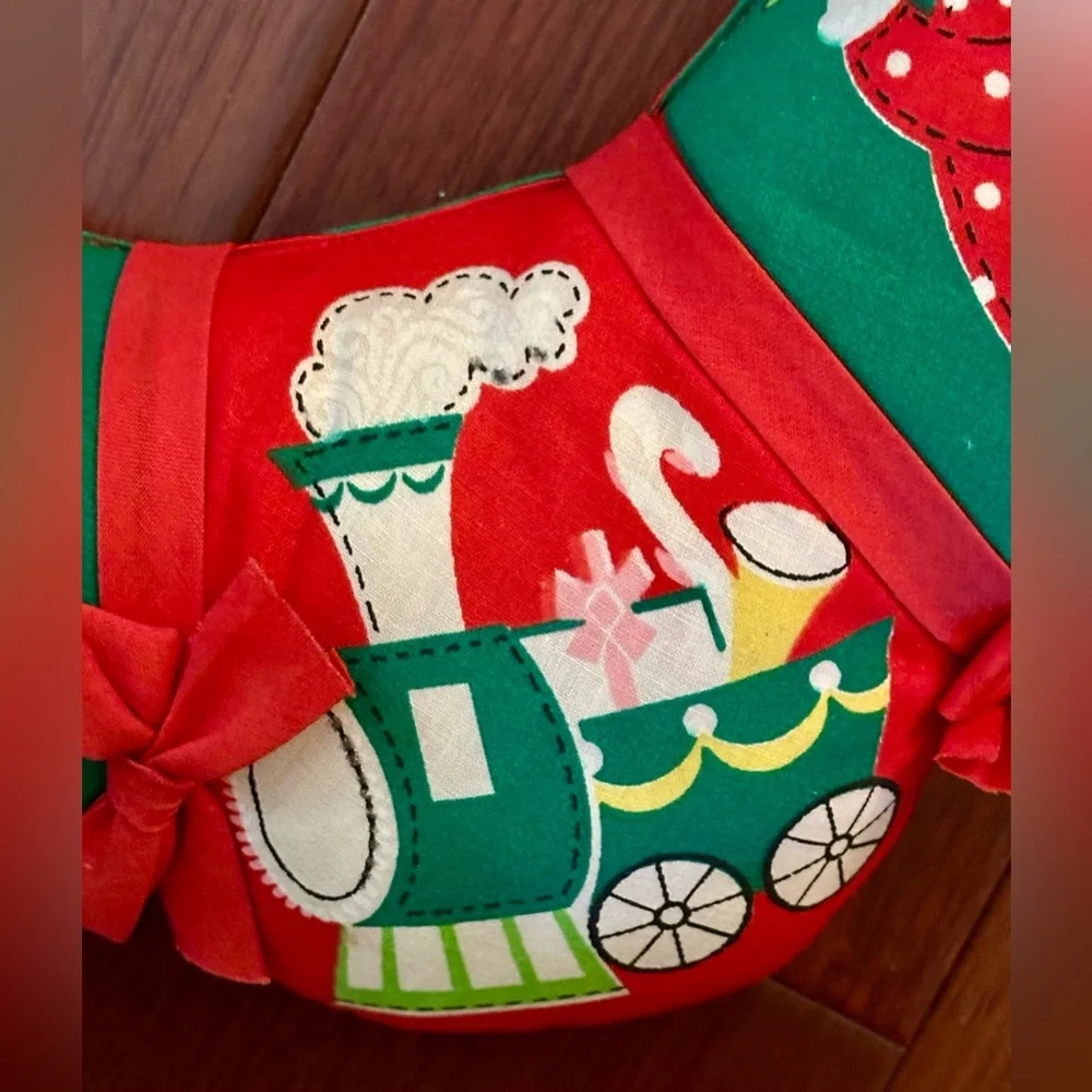 Handmade Vintage 1970’s Fabric Stuffed Holiday Christmas Wreath Folk Art CLEAN!